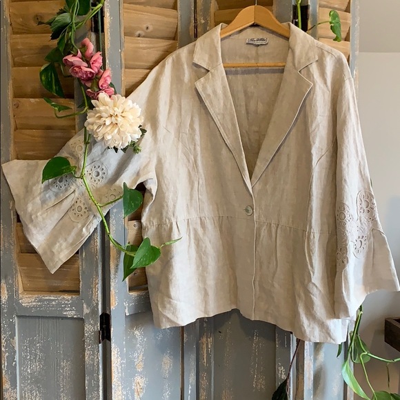 Linen 3/4 bell & eyelet sleeve and peplum jacket🦜